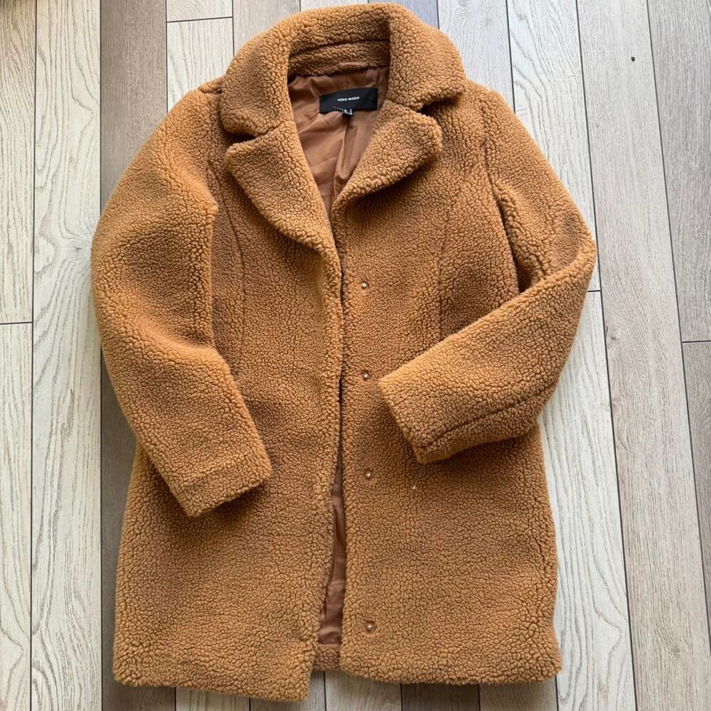 Tan and brown vero